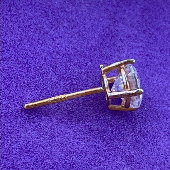 💛 Classic 925 Gold CZ Stud Earrings - Picture 5 of 7